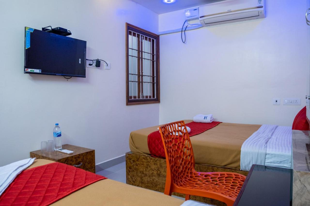 Le Suresh Guest House Пондичерри Экстерьер фото