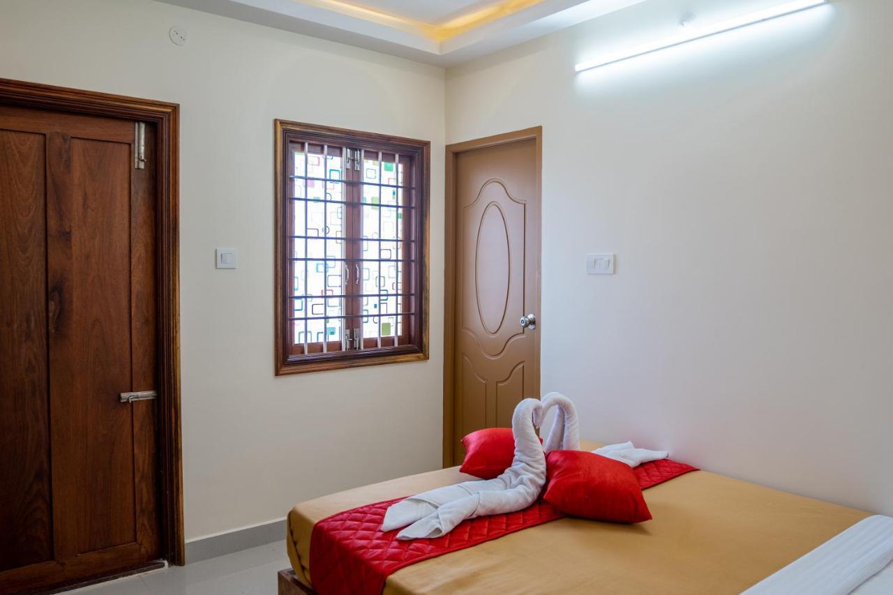 Le Suresh Guest House Пондичерри Экстерьер фото