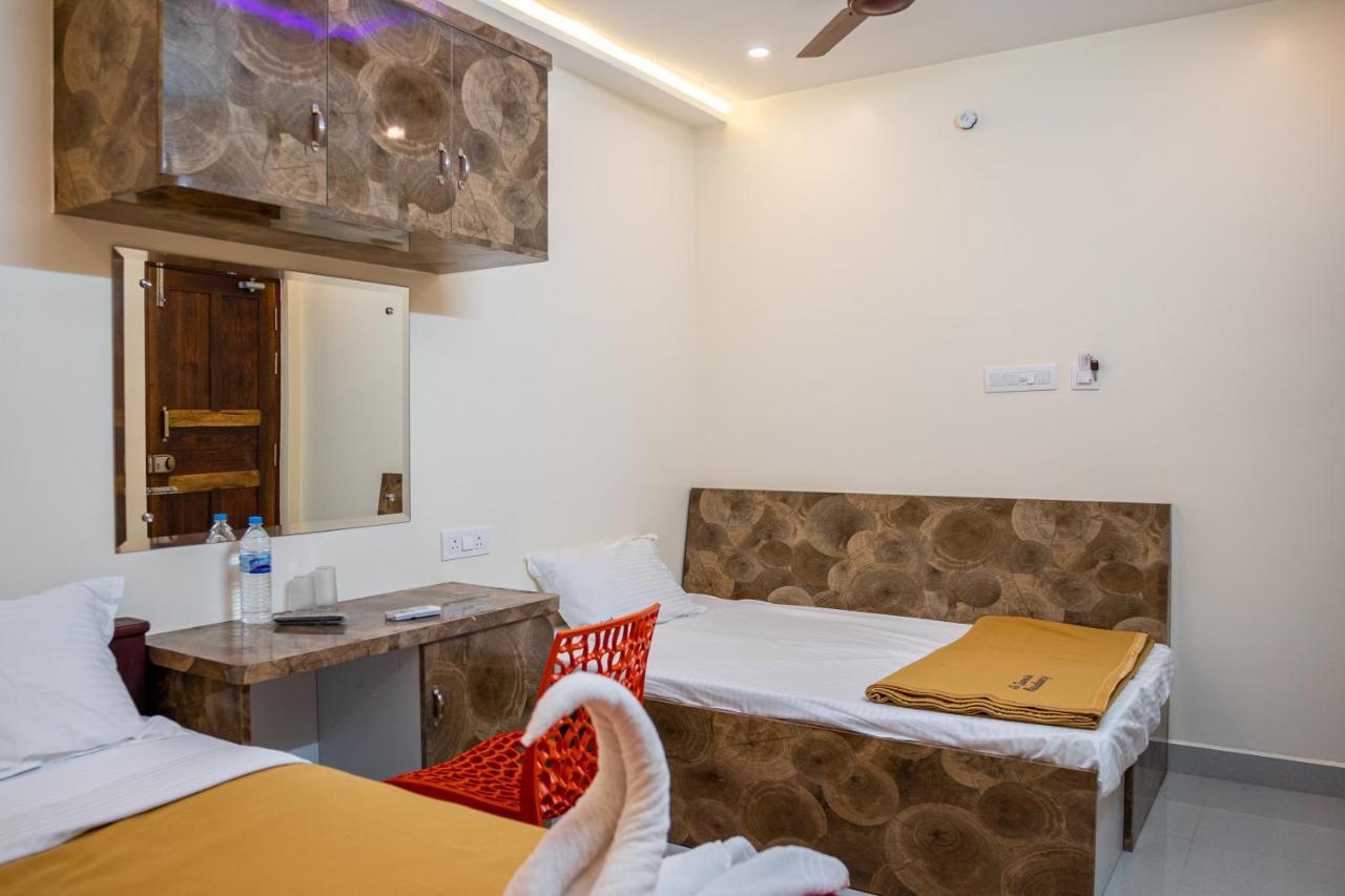 Le Suresh Guest House Пондичерри Экстерьер фото