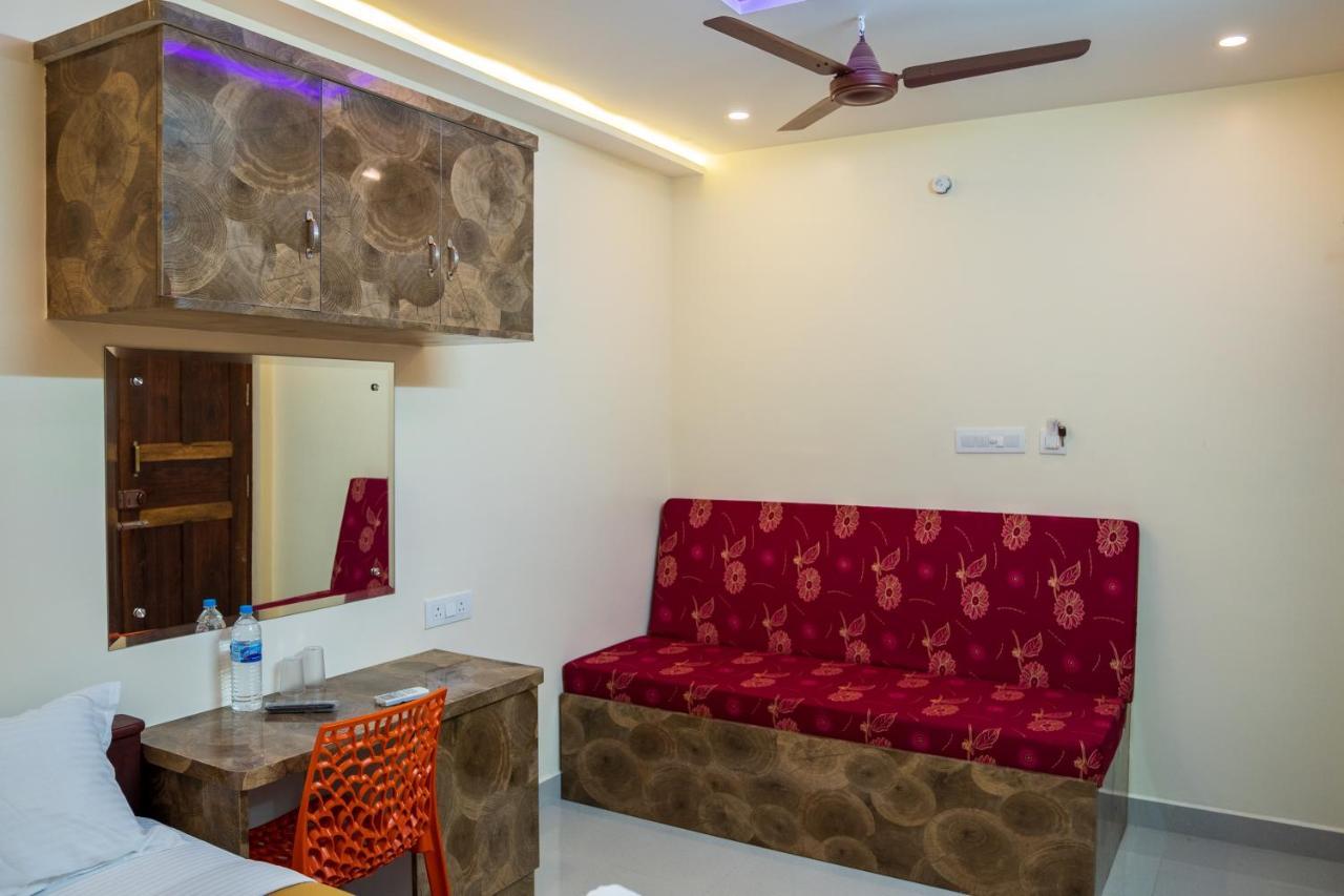 Le Suresh Guest House Пондичерри Экстерьер фото