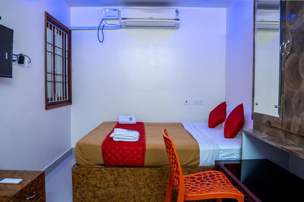 Le Suresh Guest House Пондичерри Экстерьер фото