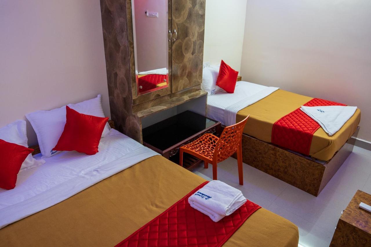 Le Suresh Guest House Пондичерри Экстерьер фото
