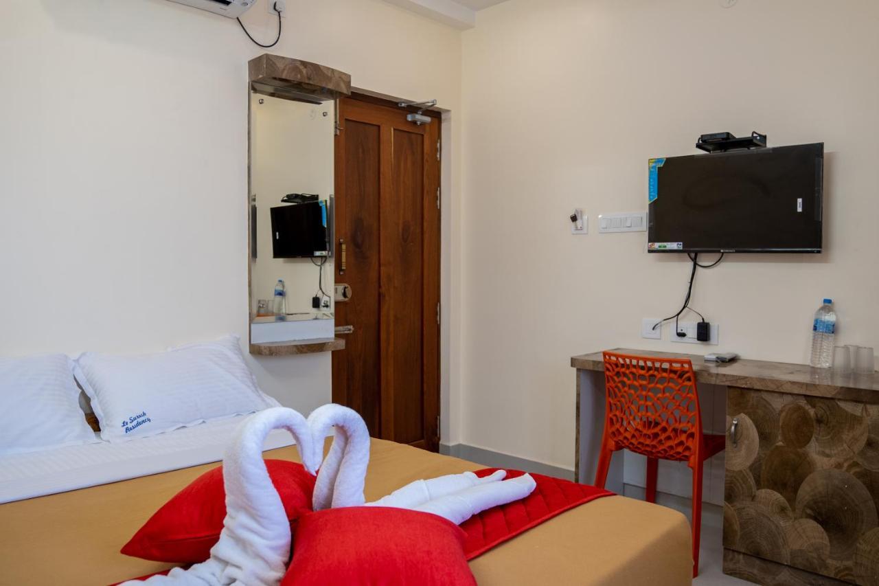 Le Suresh Guest House Пондичерри Экстерьер фото