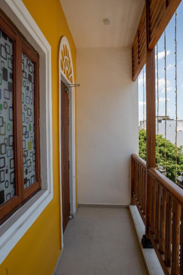 Le Suresh Guest House Пондичерри Экстерьер фото
